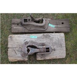 Two Well Pipe Clamps