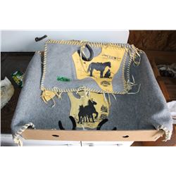 Table Runner/Throw (1) with 4 Place Mats