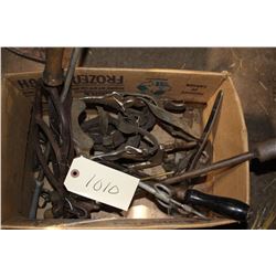 Horse Dentistry Items and a Castrator