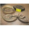 Image 1 : 4 SAD IRONS, 1 HANDLE & 1 STOVE TOP HANDLE