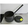 Image 1 : 8 PINT CAST IRON POT W/LID