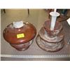 Image 1 : 2 LARGE INSULATORS