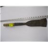 Image 1 : LARGE CHISEL