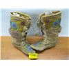 Image 1 : PAIR OF BEADED MOCCASINS