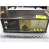 Image 1 : MOTOROLA BAKELITE CLOCK RADIO