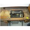 Image 1 : SINGER TREDDEL SEWING MACHINE