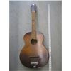 Image 1 : SMALL GUITAR