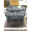 Image 1 : UNDERWOOD TYPEWRITER