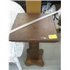Image 1 : SMALL SINGLE PEDESTAL TABLE