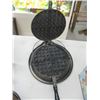 Image 2 : CAST IRON WAFFLE PAN