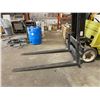 Image 2 : CLARK MODEL CCS30MD PROPANE FORKLIFT WITH 6000LB CAPACITY 6033 HRS