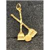 Image 3 : A 10k Gold Curling Charm Pendant