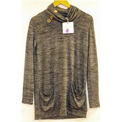 MISS LULO DUAL GREY BUTTON TURTLENECK W/ FRONT