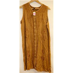 KI CAMEL AND EMBROIDERED BUTTON