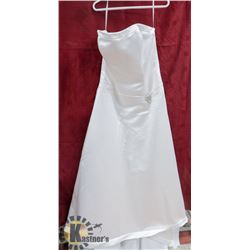 EDEN BRIDALS SATIN STYLE STRAPLESS WEDDING DRESS