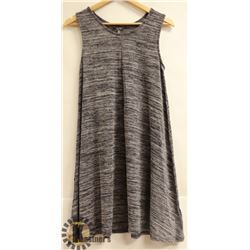DKR WOMENS SLEEVELESS LONG SHIRT