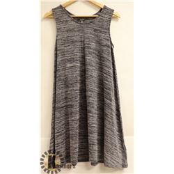 DKR WOMENS SLEEVELESS LONG SHIRT