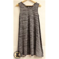 DKR WOMENS SLEEVELESS LONG SHIRT