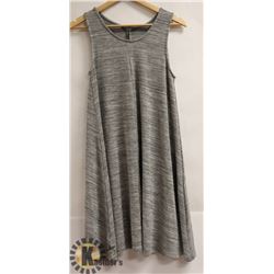 DKR WOMENS SLEEVELESS LONG SHIRT