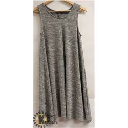 DKR WOMENS SLEEVELESS LONG SHIRT