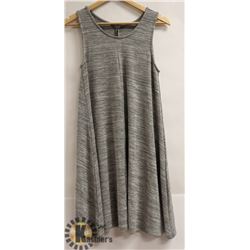 DKR WOMENS SLEEVELESS LONG SHIRT