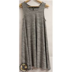 DKR WOMENS SLEEVELESS LONG SHIRT
