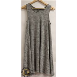 DKR WOMENS SLEEVELESS LONG SHIRT