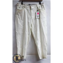 MODEL FRANCE OFF WHITE CAPRI WITH LACE POCKET