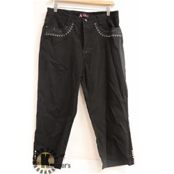 MODEL FRANCE BLACK CAPRI WITH EMBELLISHED POCKET