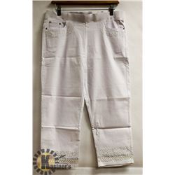 MODEL FRANCE WHITE WOMENS CAPRI LEGGING WITH