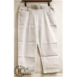 MODEL FRANCE WHITE WOMENS CAPRI LEGGING WITH