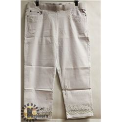 MODEL FRANCE WHITE WOMENS CAPRI LEGGING WITH