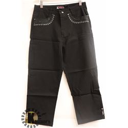 MODEL FRANCE BLACK WOMENS CAPRI PANT WITH