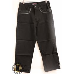 MODEL FRANCE BLACK WOMENS CAPRI PANT WITH