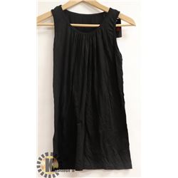 WOMANS SLEEVELESS SHIRT SIZE UNKNOWN BLACK