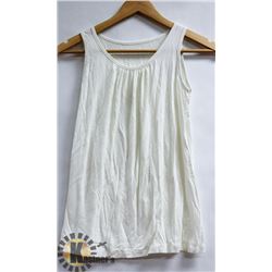 WOMANS SLEEVELESS SHIRT SIZE UNKNOWN WHITE