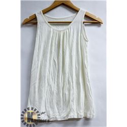 WOMANS SLEEVELESS SHIRT SIZE UNKNOWN WHITE