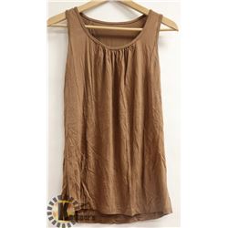 WOMANS SLEEVELESS SHIRT SIZE UNKNOWN BROWN