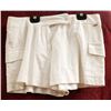 Image 1 : LE CHATEAU WHITE WOMENS SHORTS SIZE UNKNOWN
