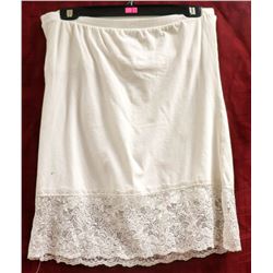 GARAGE WOMENS WHITE SPANDEX & LACE SKIRT SIZE LG