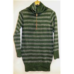 JEUNE JEUNESSE WOMENS TURTLE NECK SWEATER