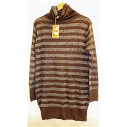 JEUNE JEUNESSE WOMENS TURTLE NECK SWEATER