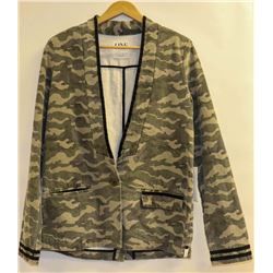 ONE WOMENS CAMO BLAZER SIZE M