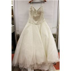 ADK WOMENS IVORY WEDDING GOWN WITH CRINOLINE