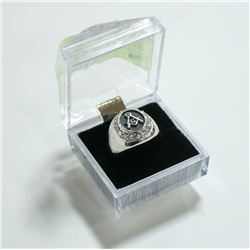 MENS MASONIC SYMBOL RING SIZE 10