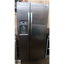 GE STAINLESS SIDE BY SIDE FRIDGE FREEZER WITH