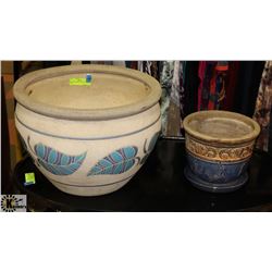 SET OF 2 GLAZED CERAMIC GARDEN POTS -