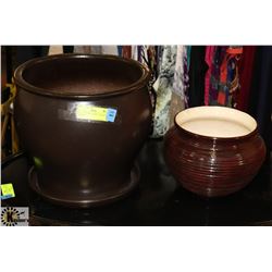 SET OF BROWN GLAZED CERAMIC GARDEN