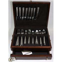 SILVERWARE BOX WITH SILVERWARE