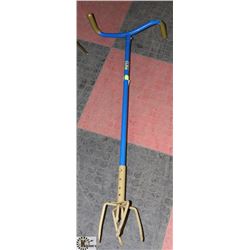 THE CLAW GARDEN TOOL